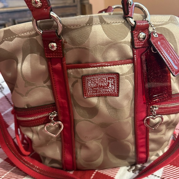 Tan coach purse and red wallet - Picture 4 of 5